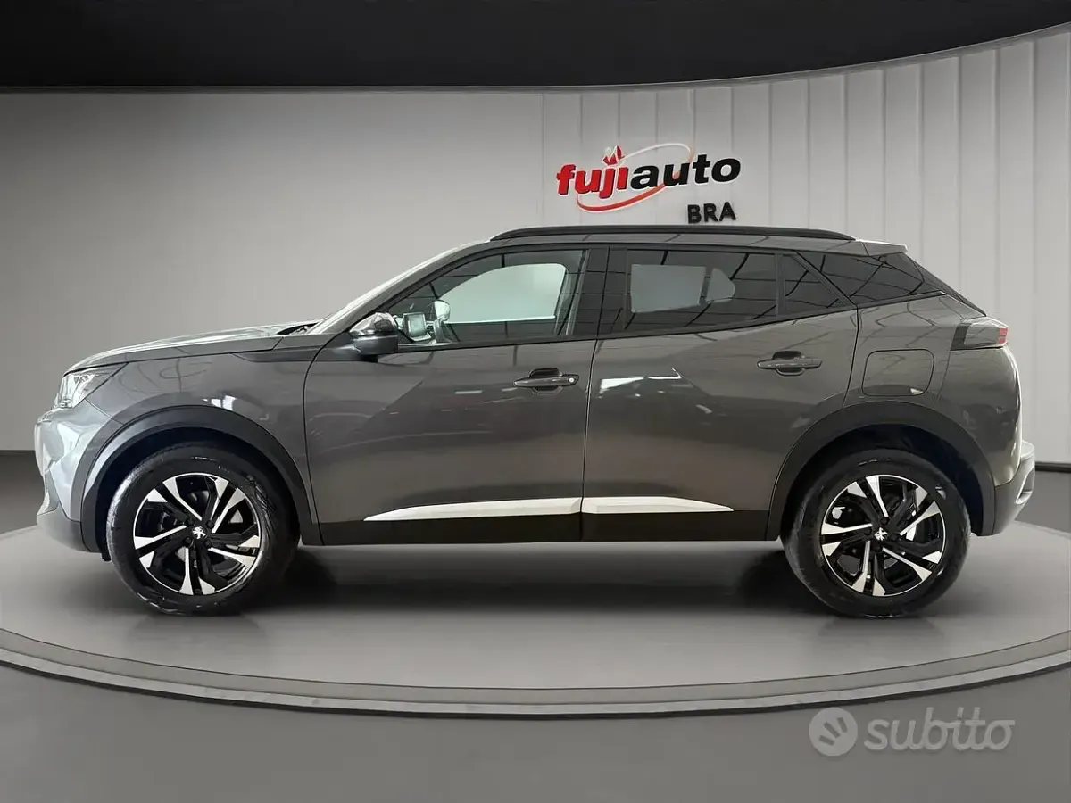 Usata Peugeot 2008 Allure 131 CV (96 kW) 2023 Grigio SUV