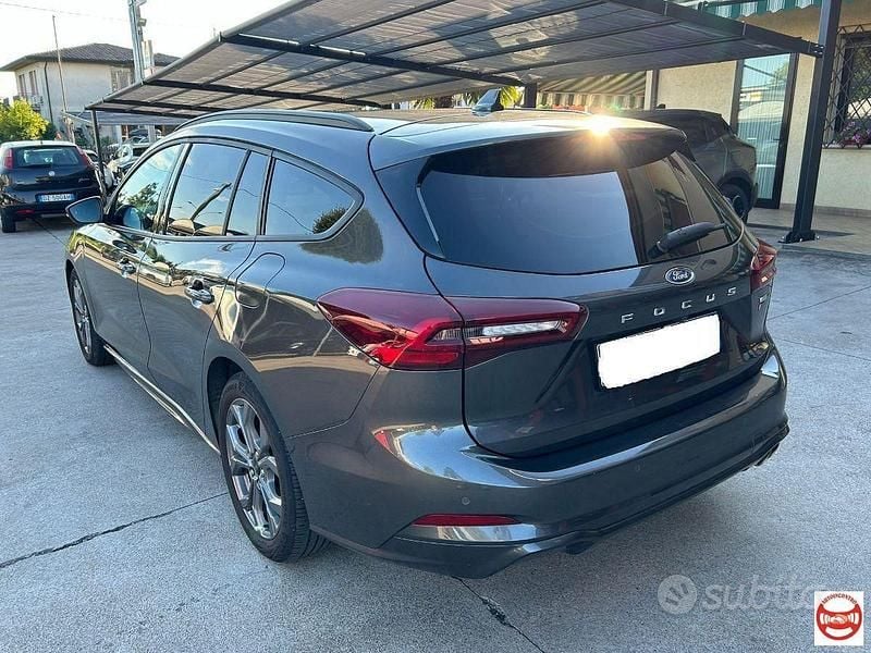 Usata Ford Focus ST-Line 125 CV (91 kW) 2022 Grigio Station wagon