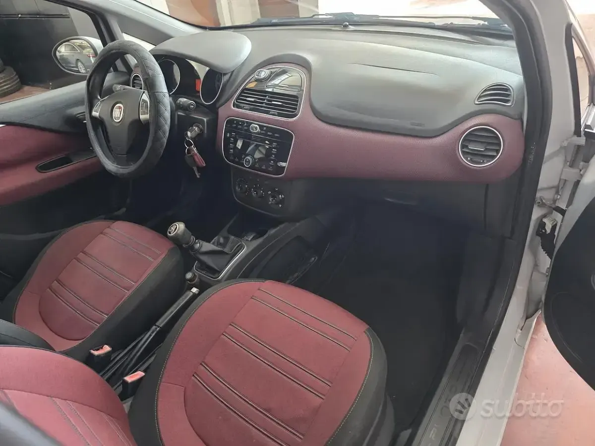 Usata Fiat Punto Evo Dynamic 77 CV (56 kW) 2010 Bianco Utilitaria