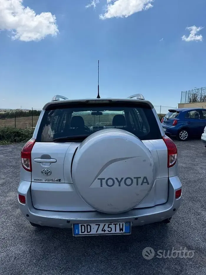 Usata Toyota RAV4 Sol 136 CV (100 kW) 2007 Grigio SUV