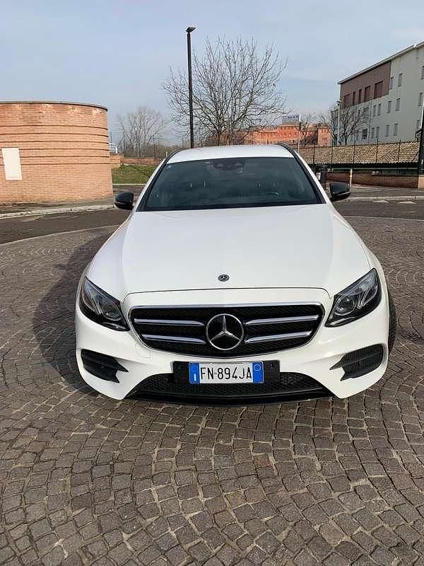 Usata 2018 Mercedes E220 AMG line Station wagon | 22.000 € (Buon prezzo) - Immagine 1/4