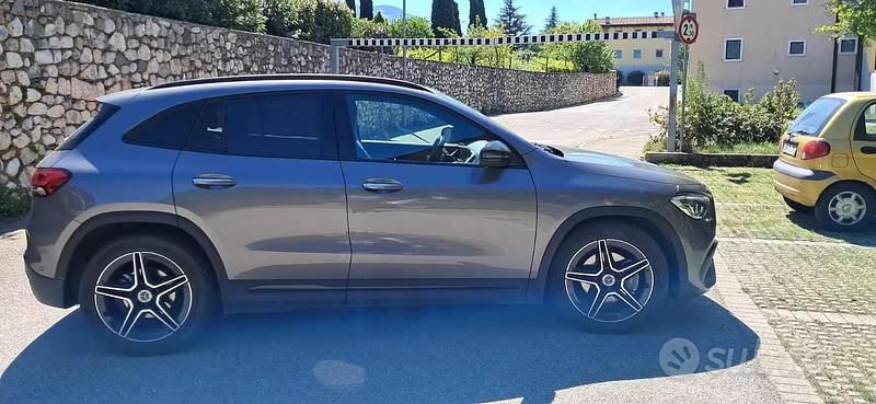 Usata Mercedes GLA200 Premium 163 CV (119 kW) 2022 Grigio SUV