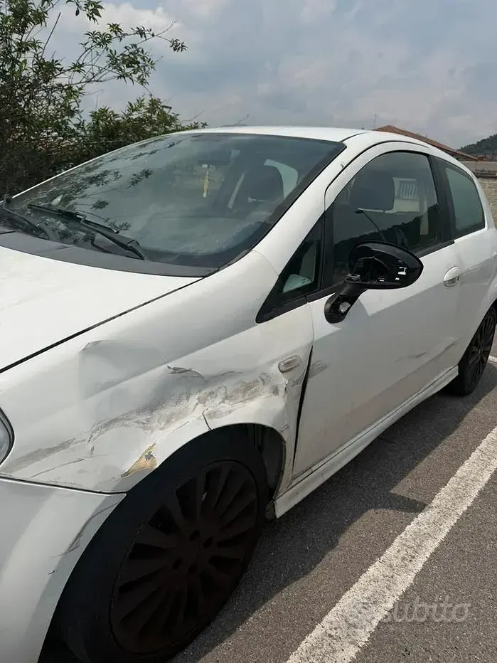 Usata Fiat Grande Punto Sport 90 CV (66 kW) 2008 Bianco Utilitaria