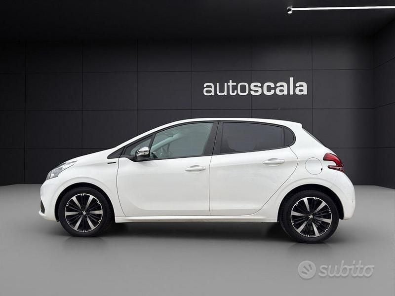 Usata Peugeot 208 Signature Sky 102 CV (75 kW) 2020 Bianco Utilitaria