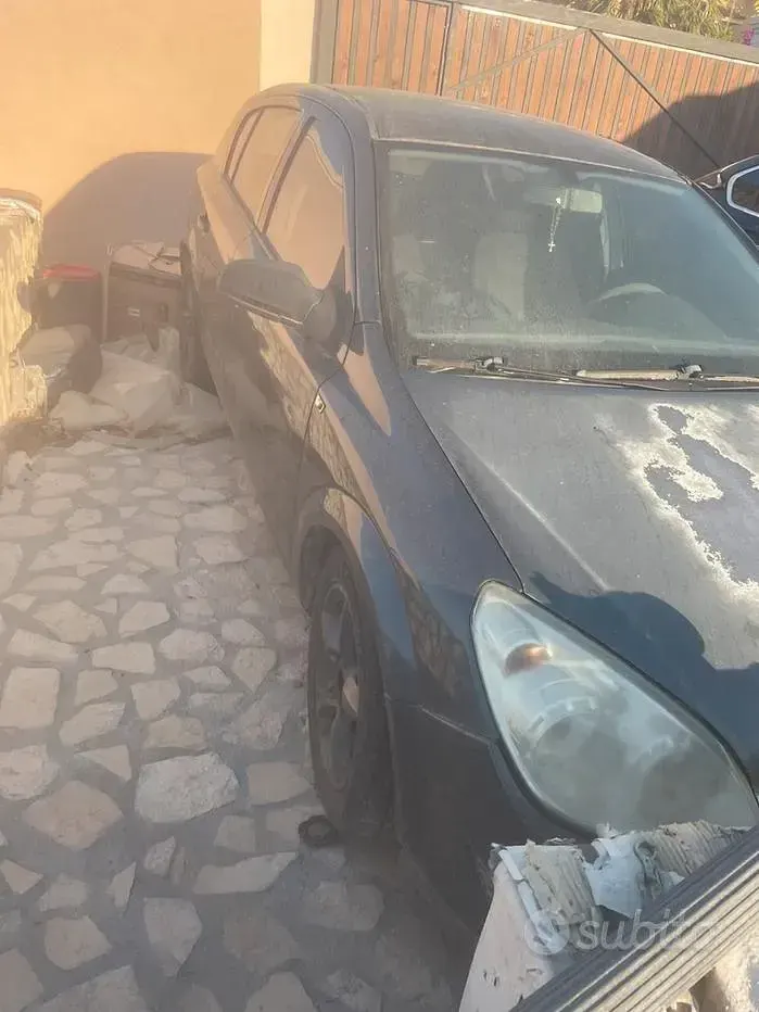 Usata Opel Astra 101 CV (74 kW) 2006 Bluazzurro Berlina
