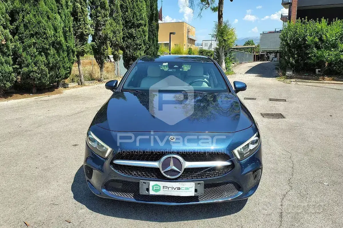 Usata Mercedes A180 Business 116 CV (85 kW) 2019 Blu Utilitaria