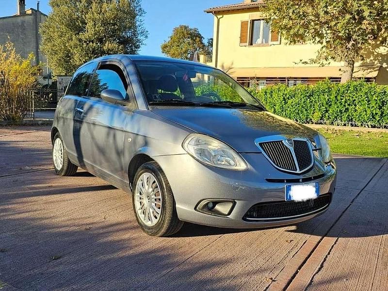 Usata Lancia Ypsilon 60 CV (44 kW) 2008 Grigio Utilitaria