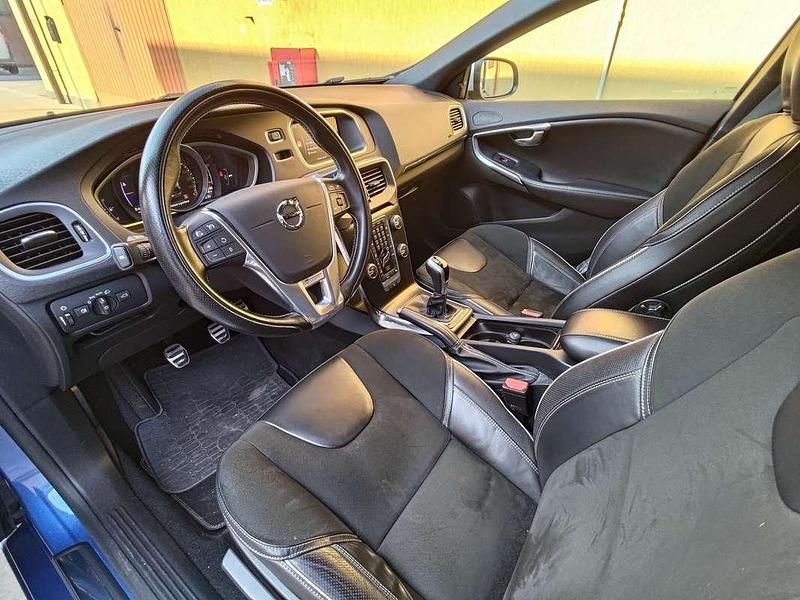 Usata Volvo V40 R-Design 150 CV (110 kW) 2018 Blu/azzurro Berlina