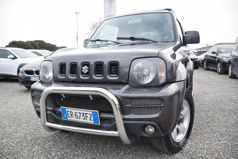 Usata Suzuki Jimny 86 CV (63 kW) 2011 Grigio SUV