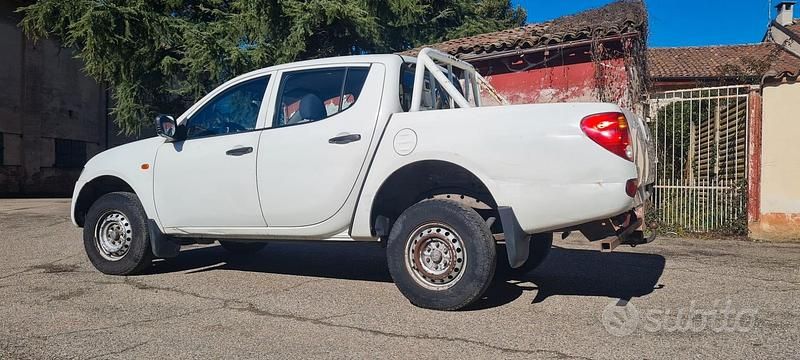 Usata Mitsubishi L200 136 CV (100 kW) 2005 Bianco Pick-up