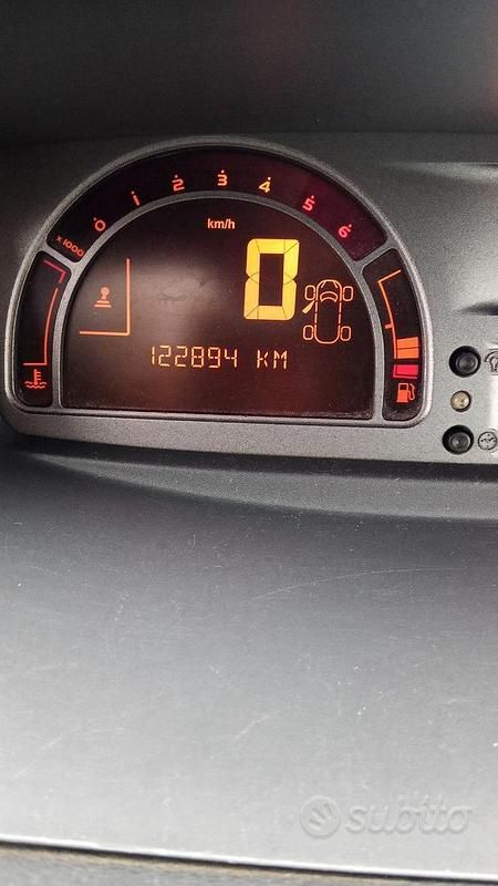 Usata Renault Modus 75 CV (55 kW) 2011 Grigio Monovolume