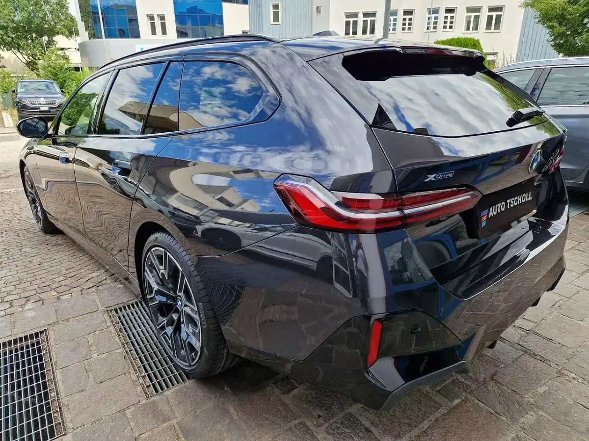 Usata BMW 540 M Sport 303 CV (222 kW) 2025 Sophistograu brillanteffekt Station wagon