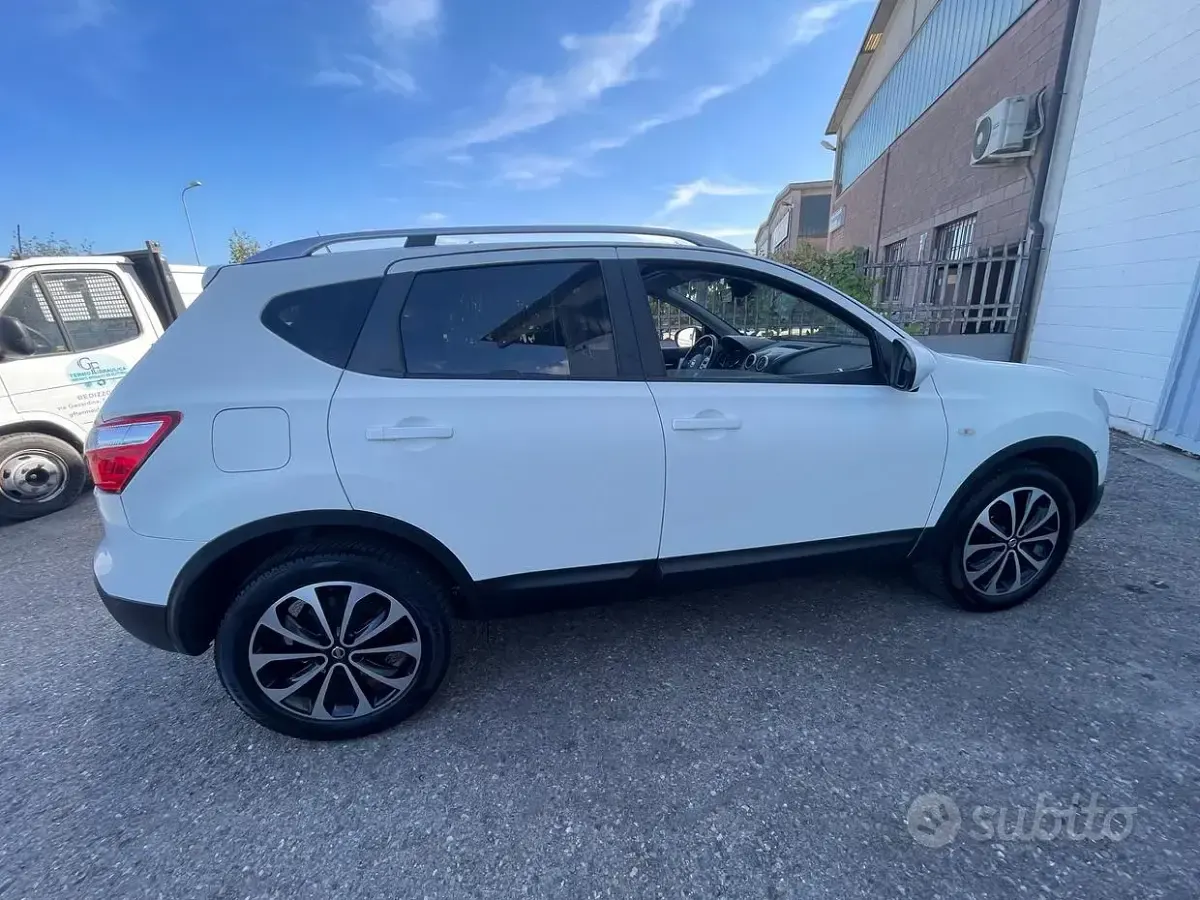 Usata Nissan Qashqai Acenta 131 CV (96 kW) 2013 Bianco SUV