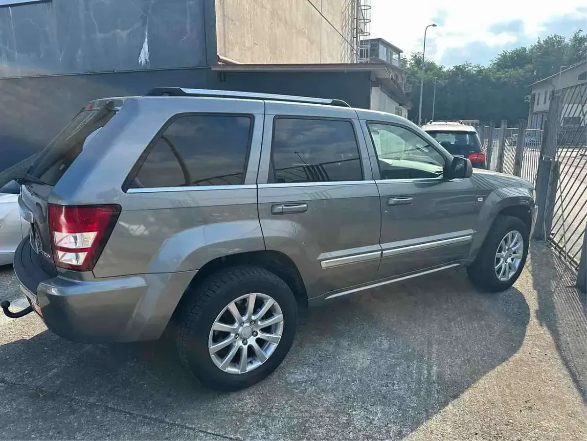 Usata Jeep Grand Cherokee Overland 218 CV (160 kW) 2007 Grigio SUV