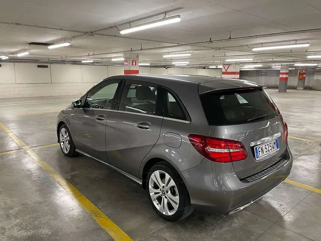 Usata Mercedes B180 109 CV (80 kW) 2018 Grigio Utilitaria
