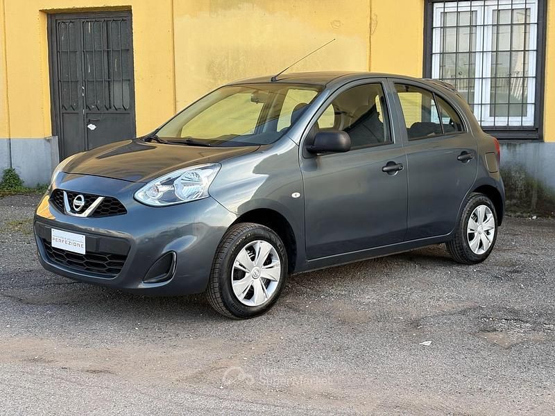 Usata Nissan Micra 80 CV (58 kW) 2015 Gray Utilitaria