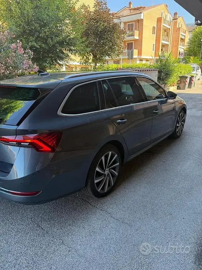 Usata Skoda Octavia 150 CV (110 kW) 2021 Grigio Station wagon