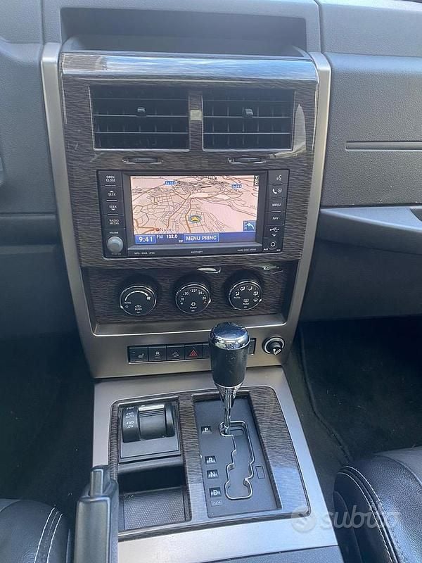 Usata Jeep Cherokee 200 CV (147 kW) 2011 Nero SUV