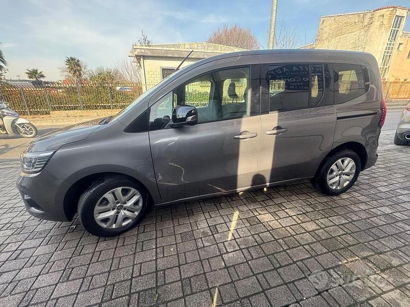 Usata Renault Kangoo Equilibre 95 CV (69 kW) 2022 Grigio Monovolume