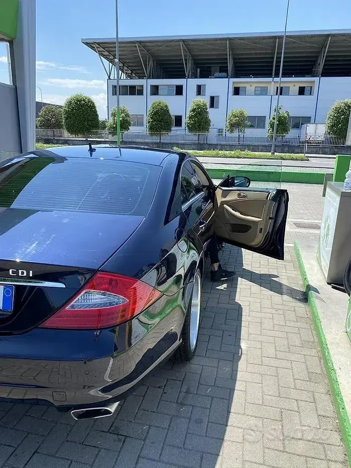 Usata Mercedes CLS320 Chrome 224 CV (164 kW) 2008 Blu Coupé