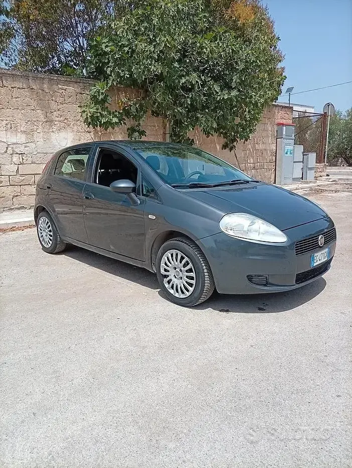 Usata Fiat Grande Punto 77 CV (56 kW) 2011 Nero Utilitaria