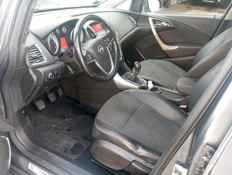 Usata Opel Astra Cosmo 110 CV (80 kW) 2010 Grigio Berlina