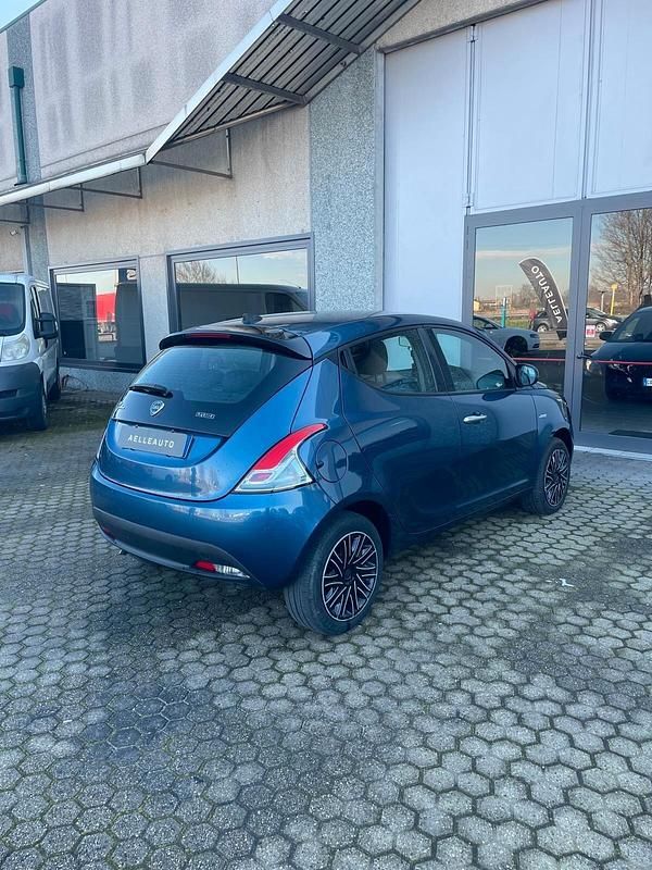 Usata Lancia Ypsilon Silver 69 CV (50 kW) 2023 Blu/azzurro Utilitaria