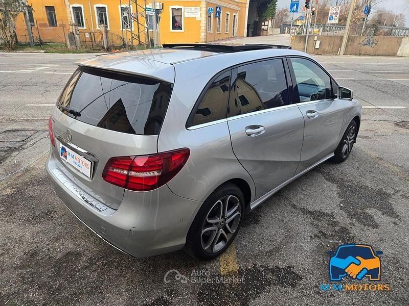Usata Mercedes B200 136 CV (100 kW) 2017 Argento Monovolume