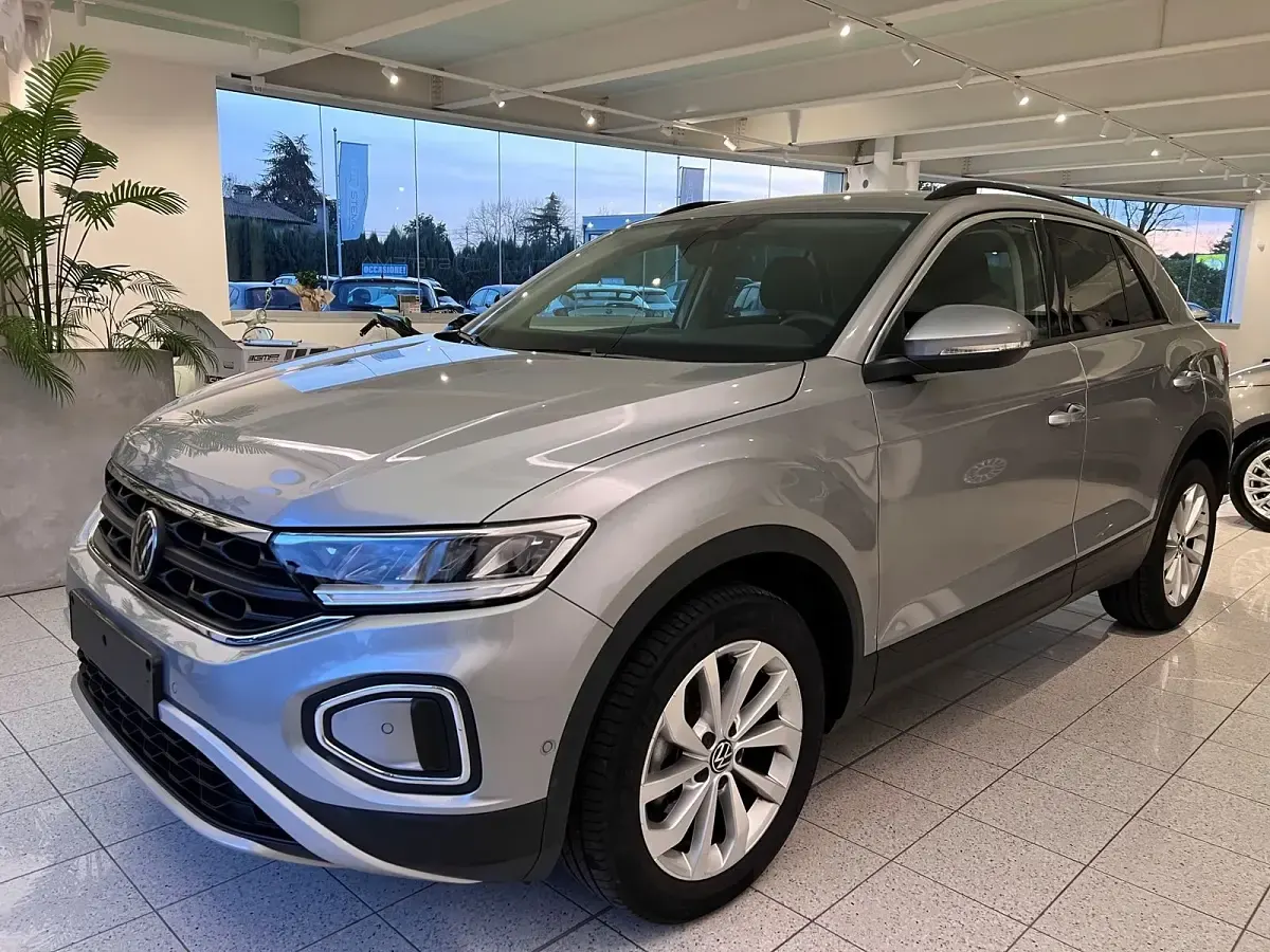 Usata VW T-Roc Life 150 CV (110 kW) 2025 SUV