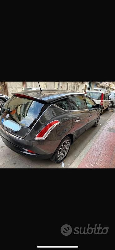 Usata Lancia Delta 120 CV (88 kW) 2010 Utilitaria