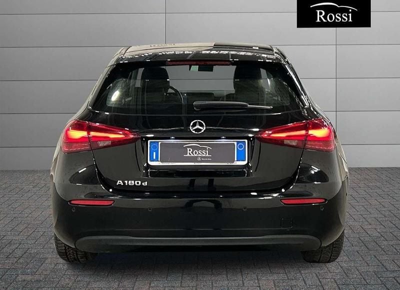 Usata Mercedes A180 Advanced 116 CV (85 kW) 2023 Nero notte Berlina
