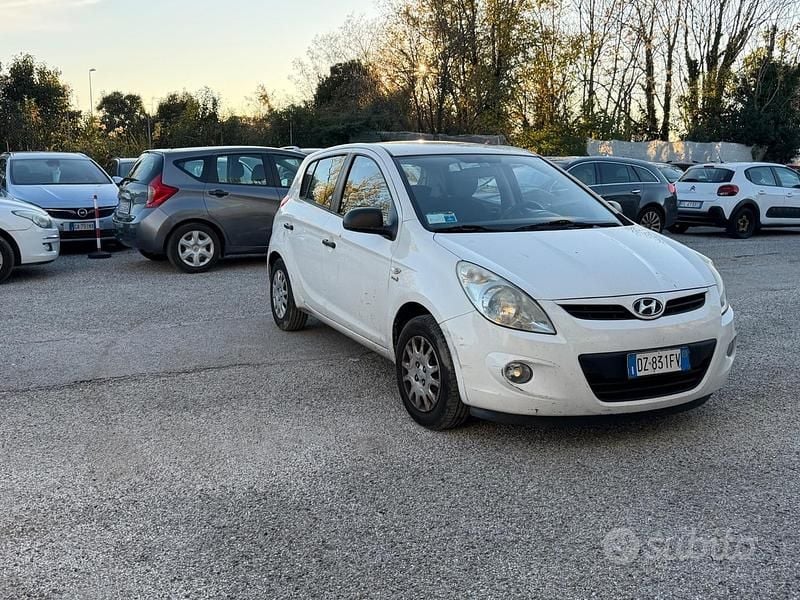 Usata Hyundai i20 Classic 78 CV (57 kW) 2009 Bianco Utilitaria