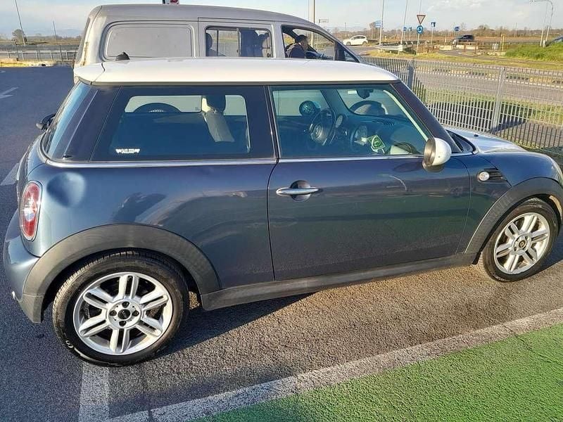 Usata Mini Cooper D 111 CV (81 kW) 2010 Blu/azzurro Utilitaria