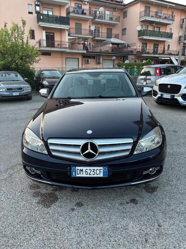 Usata Mercedes C220 170 CV (125 kW) 2008 Blu Berlina