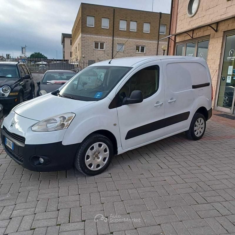 Bianco Usata 2013 Peugeot Partner Monovolume | 4200 € (Buon prezzo) - Immagine 1/4