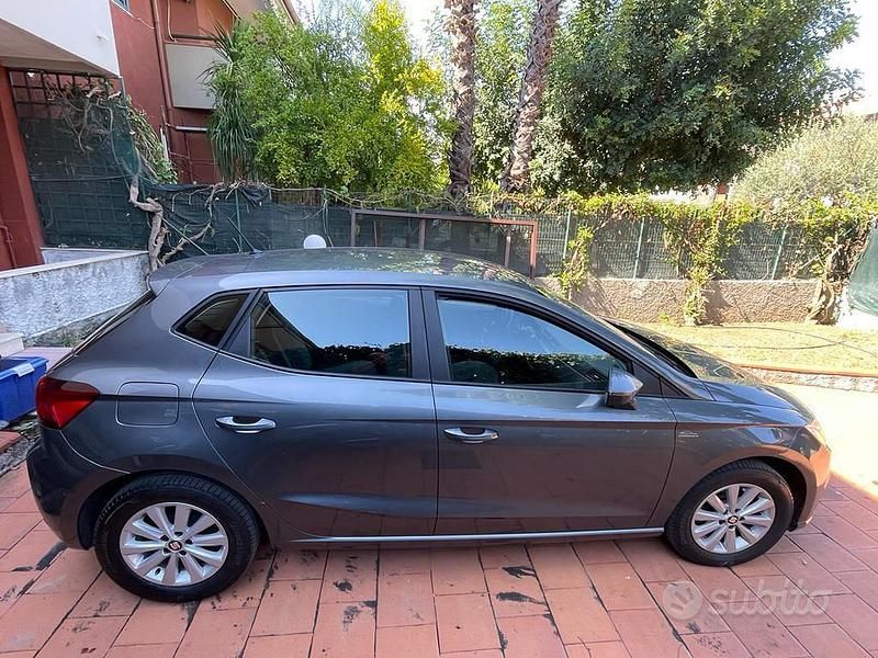 Usata Seat Ibiza 75 CV (55 kW) 2018 Grigio Utilitaria