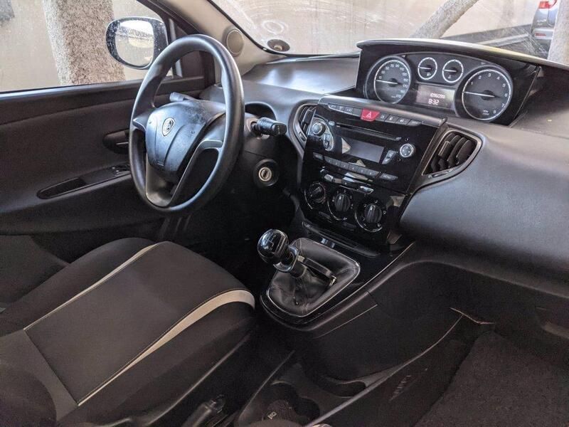 Usado Lancia Ypsilon 85 HP (62 kW) 2014 Vermelho Citadino