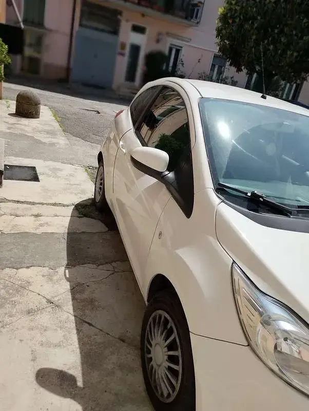 Usata Ford Ka Titanium 69 CV (50 kW) 2013 Bianco Utilitaria