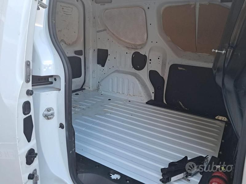 Gebraucht Dacia Dokker 95 PS (69 kW) 2019 Weiß Van / Kleinbus