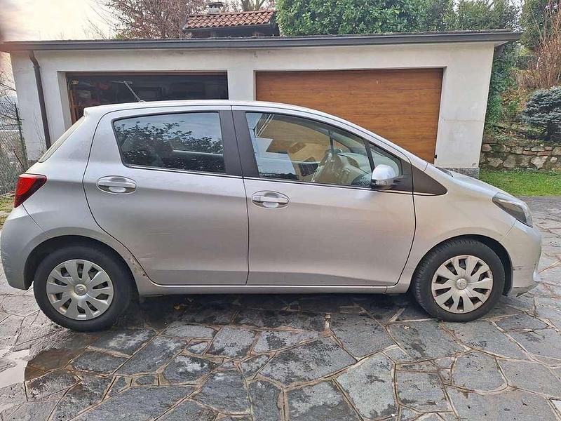 Usata Toyota Yaris Active 65 CV (47 kW) 2015 Utilitaria