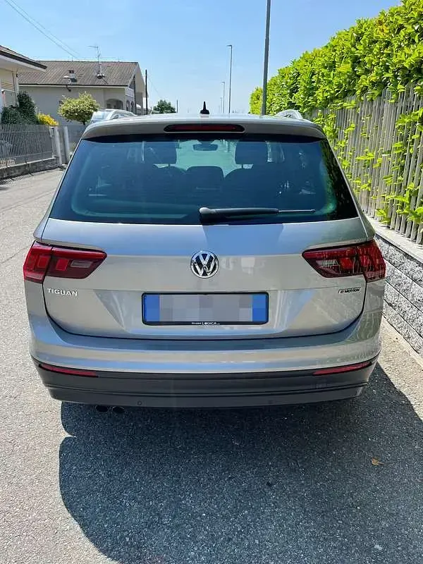 Usata VW Tiguan R-line 150 CV (110 kW) 2020 Argento SUV