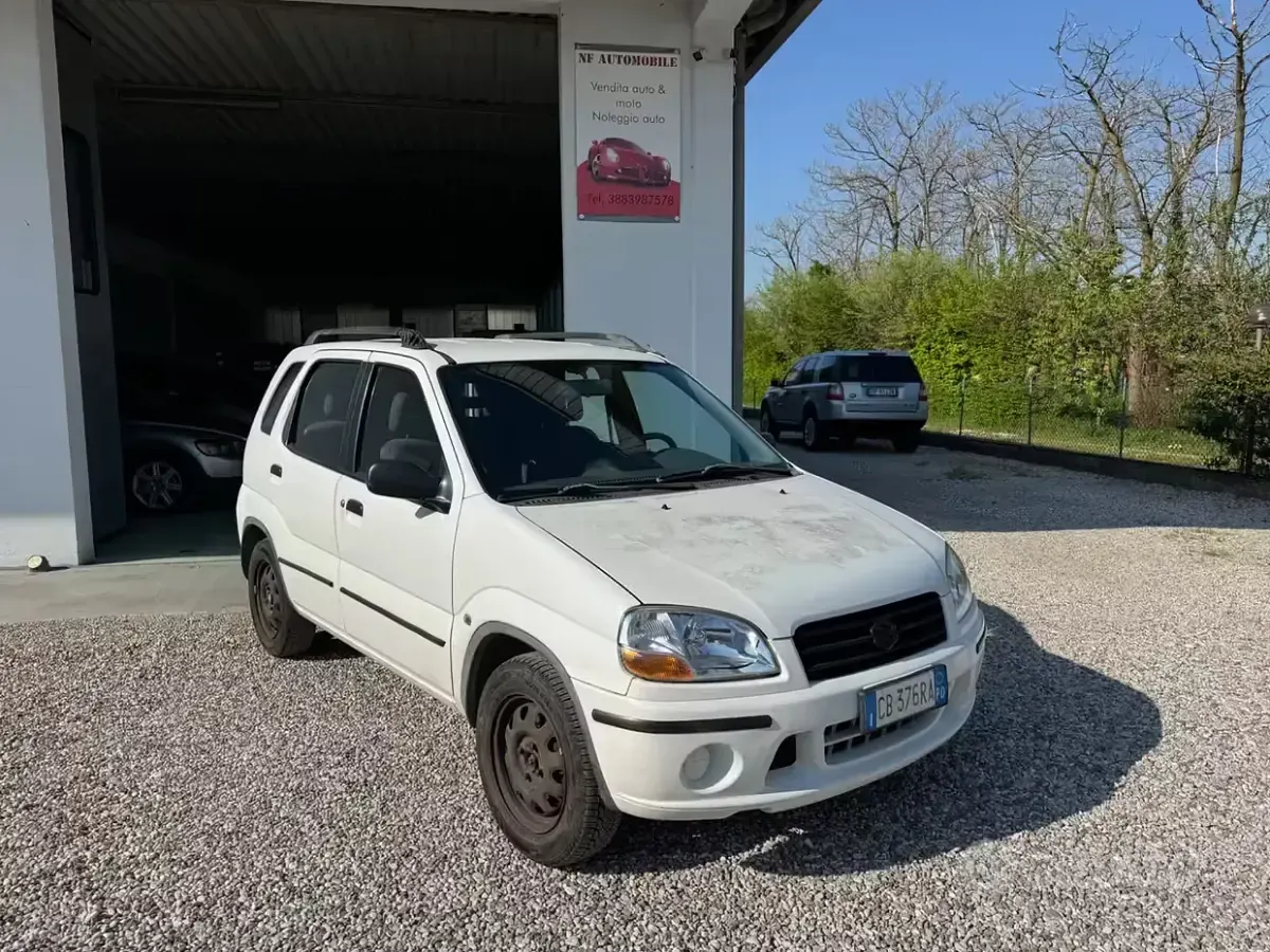 Usado Suzuki Ignis GL 83 CV (61 kW) 2002 Blanco Utilitario