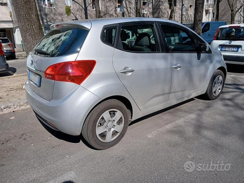 Usata Kia Venga Active 90 CV (66 kW) 2015 Grigio Utilitaria