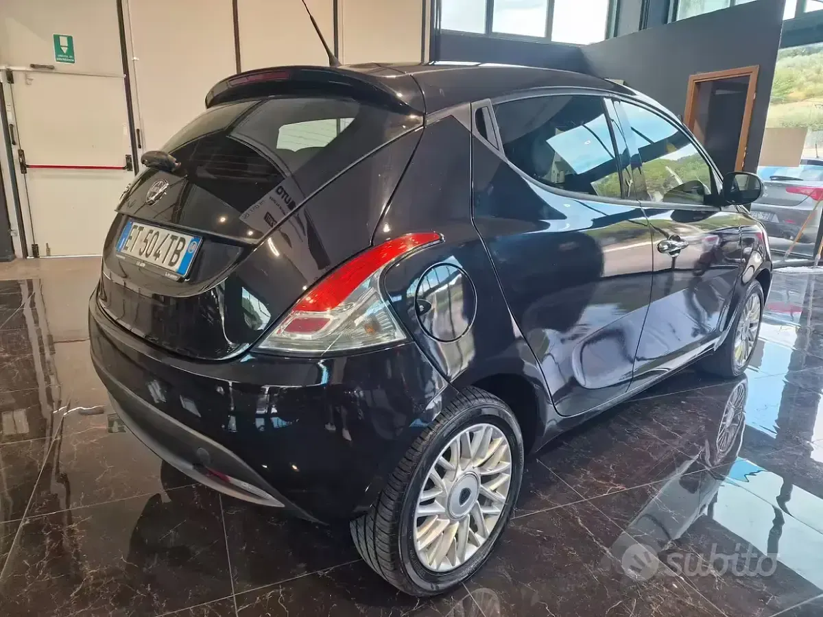 Usata Lancia Ypsilon 95 CV (69 kW) 2014 Nero Utilitaria