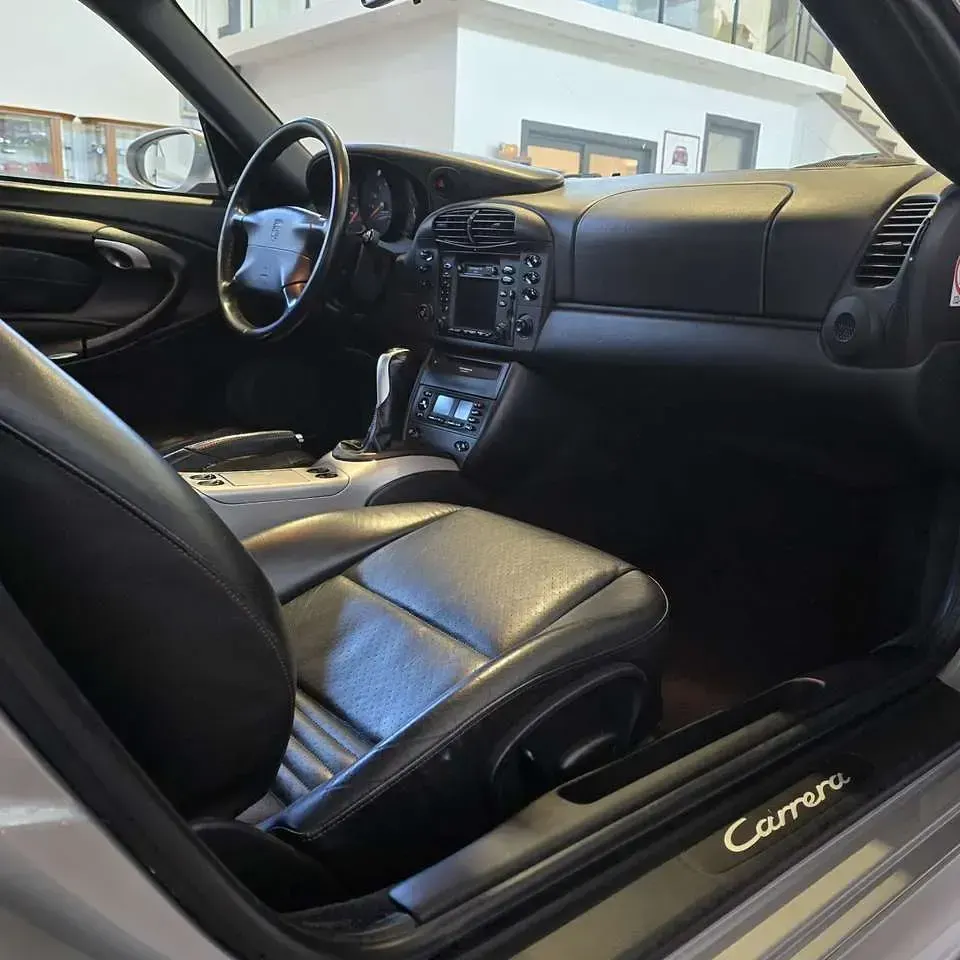 Begagnad Porsche 911 Carrera 300 HK (220 kW) 2000 Silver Sportkupé