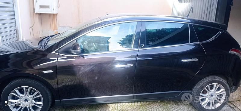 Usata Lancia Delta 120 CV (88 kW) 2012 Nero Utilitaria