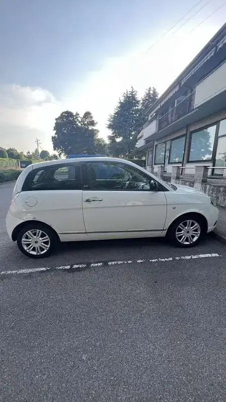 Usata Lancia Ypsilon 69 CV (50 kW) 2011 Beige Utilitaria