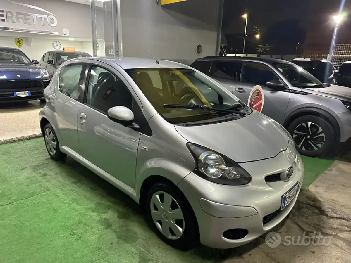 Usata Toyota Aygo Connect Style 68 CV (50 kW) 2012 Grigio Utilitaria