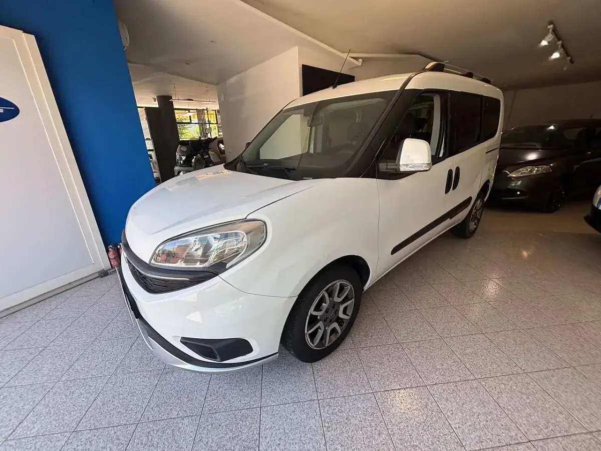 Usata Fiat Doblò Trekking 120 CV (88 kW) 2017 Bianco Monovolume