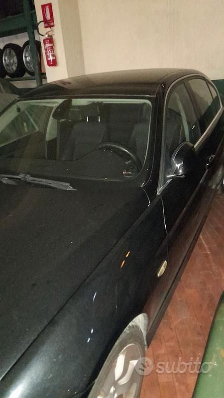 Nero Usata 2006 BMW 330 Tre volumi | 4900 € (Super prezzo) - Immagine 1/1